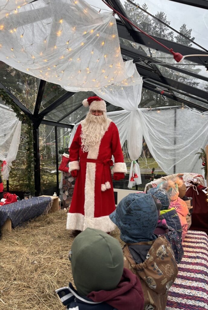 Jõuluvana paviljonis